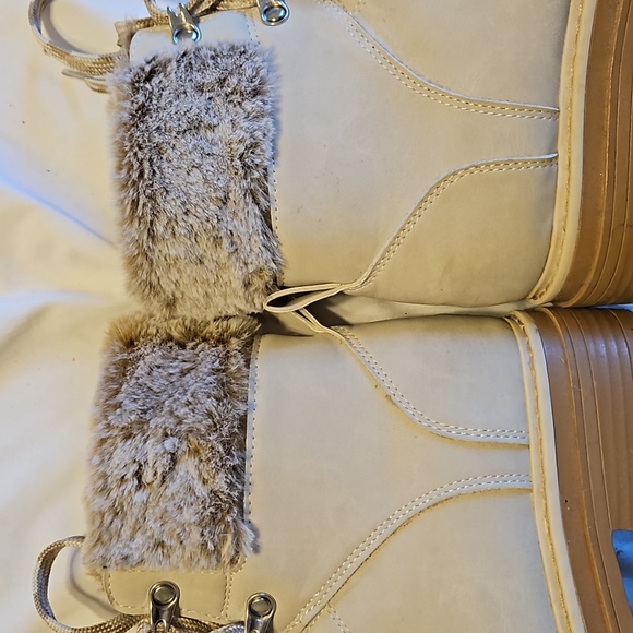 Boots Time and Tru boots with fur around  ankle - Picture 6 of 8